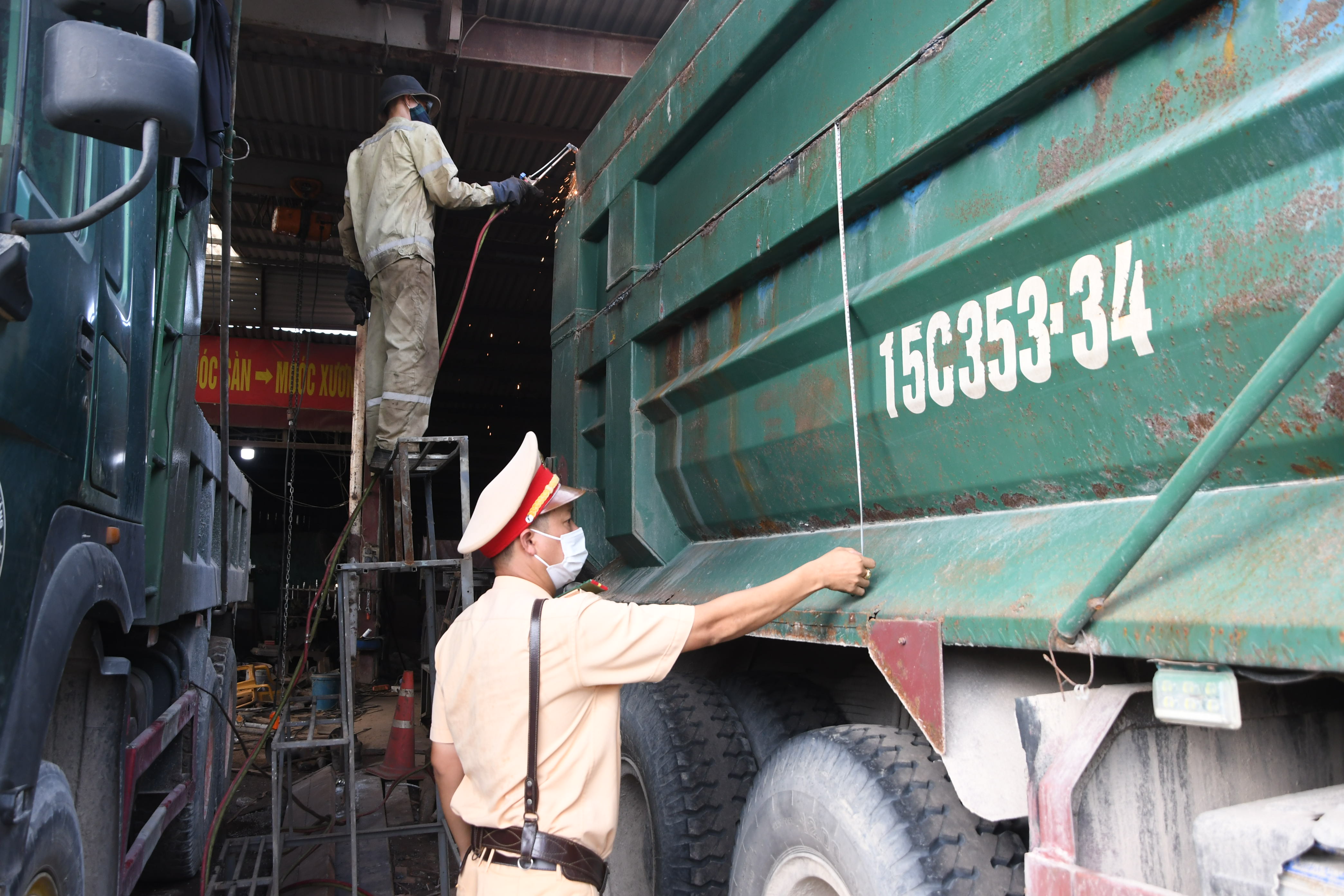Tổ công tác “cơ động” của Hải Phòng chuyên xử lý  xe vi phạm quá tải, cơi nới thành, thùng